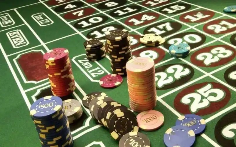 Filipino player watching a live baccarat dealer stream on a smartphone